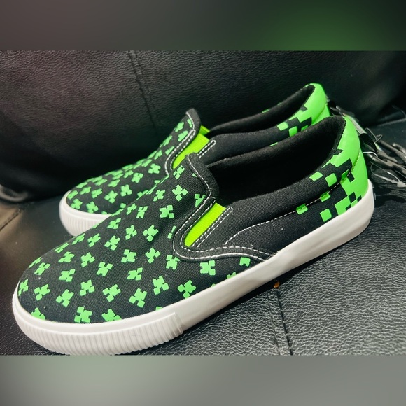 Minecraft Little & Big Kids Slip-On Sneakers size 3 nwt - Picture 2 of 8